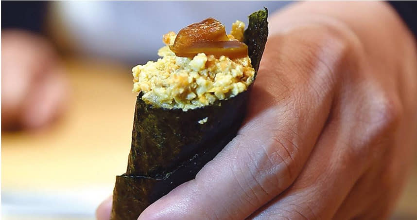 到日本料理店用餐時，清爽可口的手捲是許多人的首選。（示意圖／報系資料照）