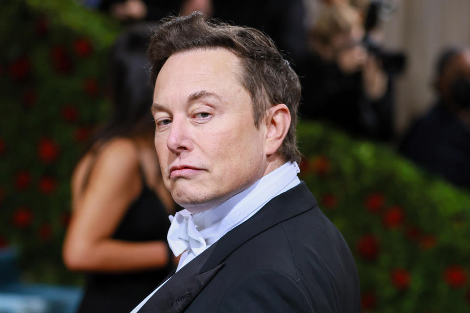 NEW YORK, NEW YORK - MAY 02: Elon Musk attends The 2022 Met Gala Celebrating 