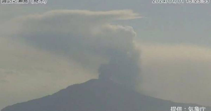 日本鹿兒島縣御岳火山今天下午噴發。（圖／翻攝自日本氣象廳）