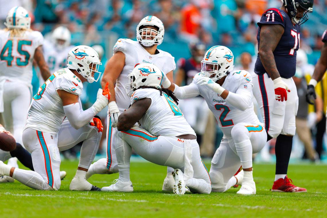 Miami Dolphins players Jaelan Phillips (15) Melvin Ingram (6) Bradley Chubb (2) and Zach Sieler (92) reacting after a defensive play during first quarter of an NFL football game against the Houston Texans at Hard Rock Stadium on Sunday, November 27, 2022 in Miami Gardens, Florida. David Santiago/dsantiago@miamiherald.com