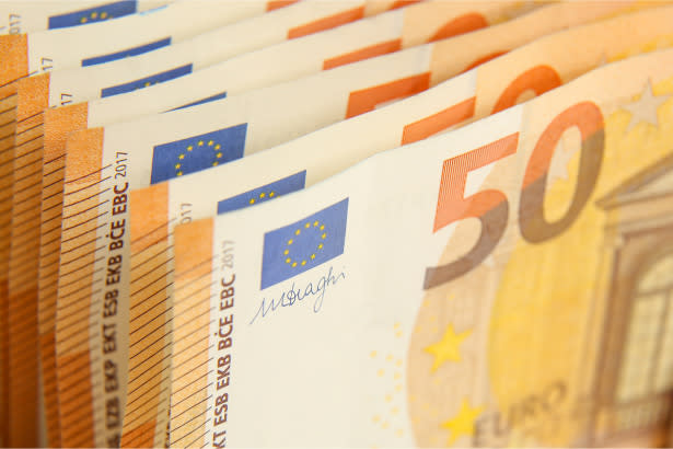 EUR/USD Forecast – Euro Continues to Grind Away