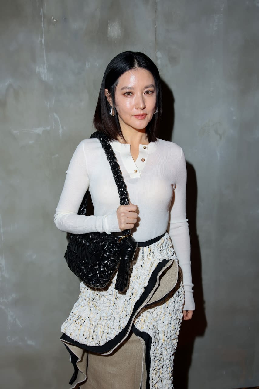 Bottega Veneta 2024秋冬時裝騷潮流筆記：李英愛、劉俊謙現身；下期流行一大一小孖裝手袋？