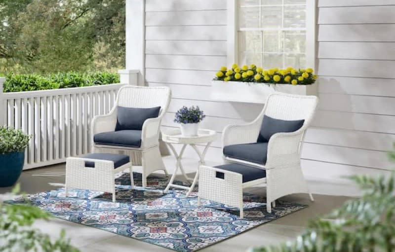 Garden Hills 5-Piece Wicker Outdoor Chat Set