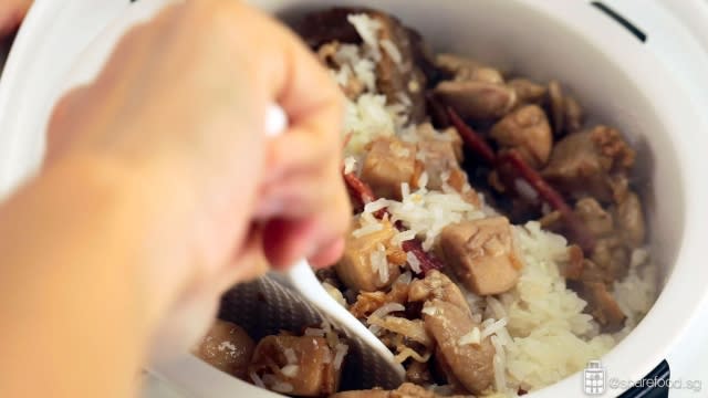 Claypot Fragrant Yam rice with Chicken cooking process in the Mayer Rice Cooker