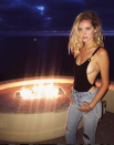 <p>Der Badeanzug feiert seinen Landgang! Fashion-Darling Chiara Ferragni macht im hautengen Body eine sexy Figur. Gerade im Sommer sind die Einteiler eine trendy Alternative zu T-Shirts – auch ohne Side-Boob-Blitzer. Doch auch im Herbst darf der Body auf den Body. Mit einer warmen Strickjacke wird das Trendpiece einfach in die nächste Saison befördert. (Instagram/chiaraferragni) </p>