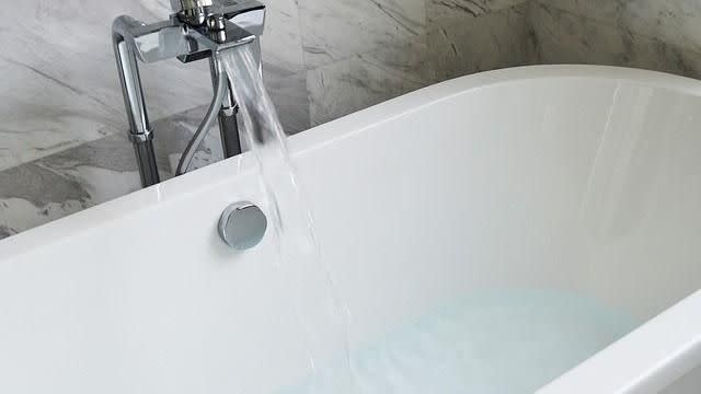 住飯店想放鬆泡澡，切忌先檢查浴缸乾不乾淨！（示意圖／翻攝自pixabay）