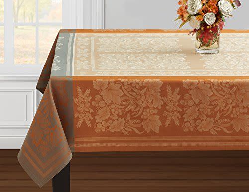 Gathering Engineered Jacquard Tablecloth