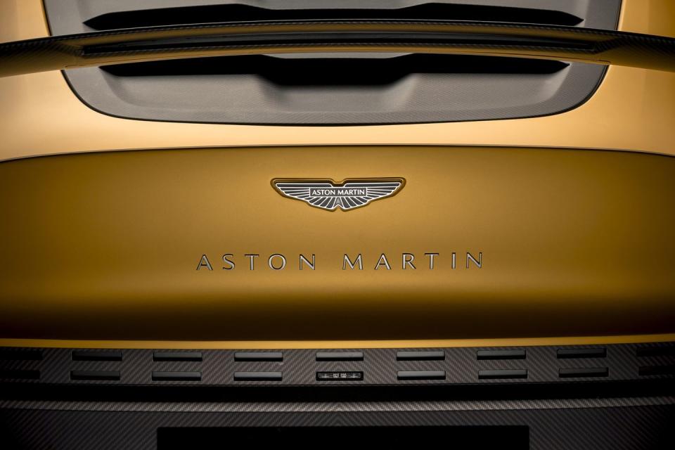 2025 aston martin valiant