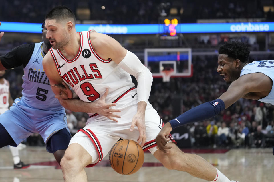 Memphis Grizzlies' Jaren Jackson Jr., right, strips the ball from Chicago Bulls' Nikola Vucevic during the first half of an NBA basketball game Saturday, Jan. 20, 2024, in Chicago. (AP Photo/Charles Rex Arbogast)