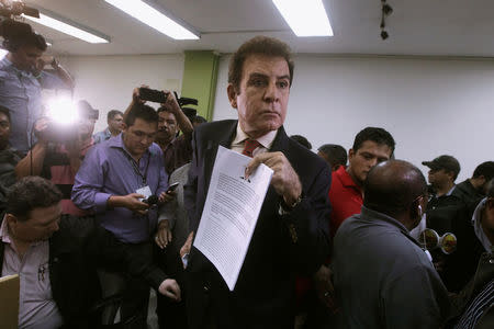 Salvador Nasralla, presidential candidate for the Opposition Alliance Against the Dictatorship, hold a document after formally requesting to annul the results of the still-unresolved presidential election, in Tegucigalpa, Honduras, early December 9, 2017. REUTERS/Jorge Cabrera