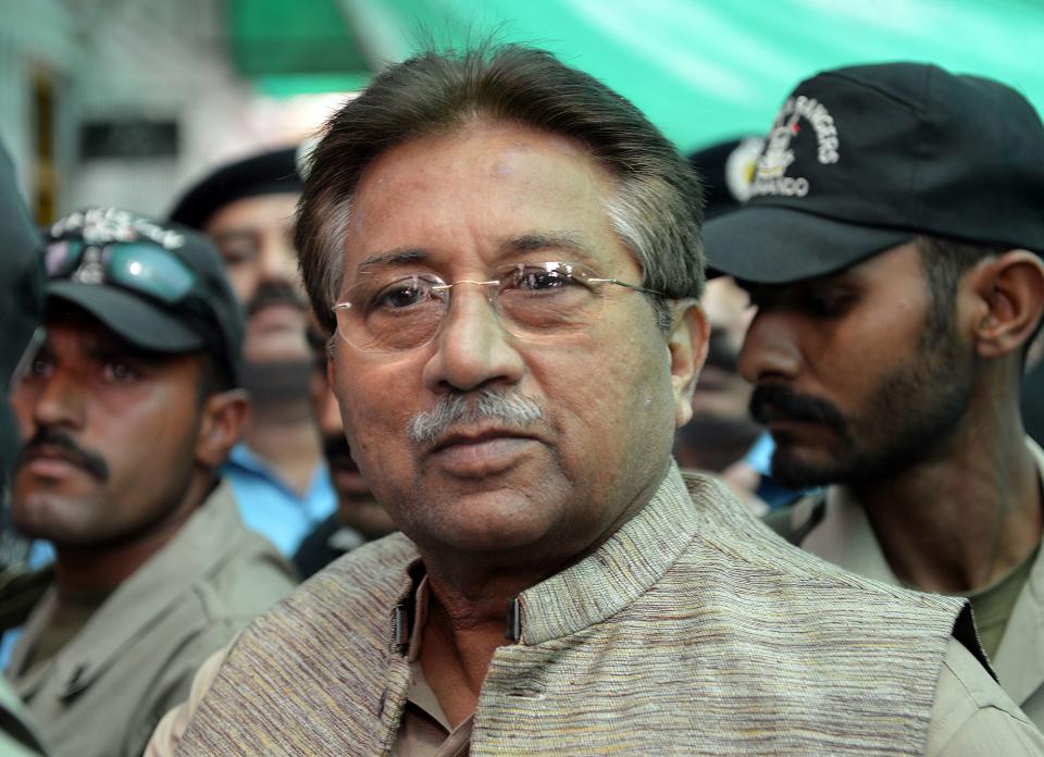 Former Pakistani President Pervez Musharraf is escorted by soldiers on his arrival at an anti-terrorism court in Islamabad on April 20, 2013.