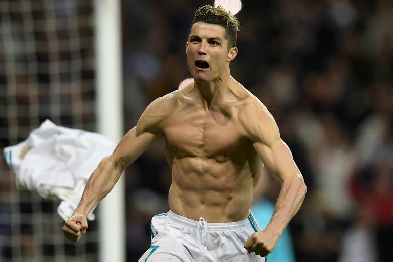 Cristiano Ronaldo celebra su gol, que valió una agónica clasificación para Real Madrid