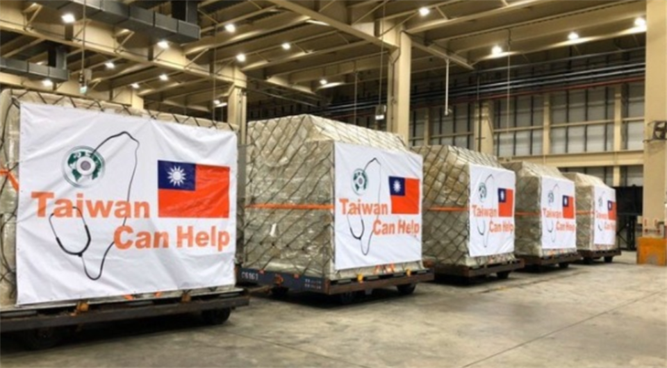 台灣曾打出「Taiwan can help」口號，捐贈多國防疫物資。（圖／取自衛生福利部官方網站）