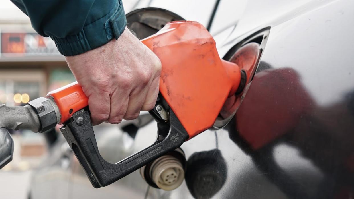 Gas prices in Calgary and Edmonton. Credit Axel Tardieu/Radio-Canada. See close up of generic gas pump in Calgary on 04 May 2022. (Axel Tardieu/Radio-Canada - image credit)