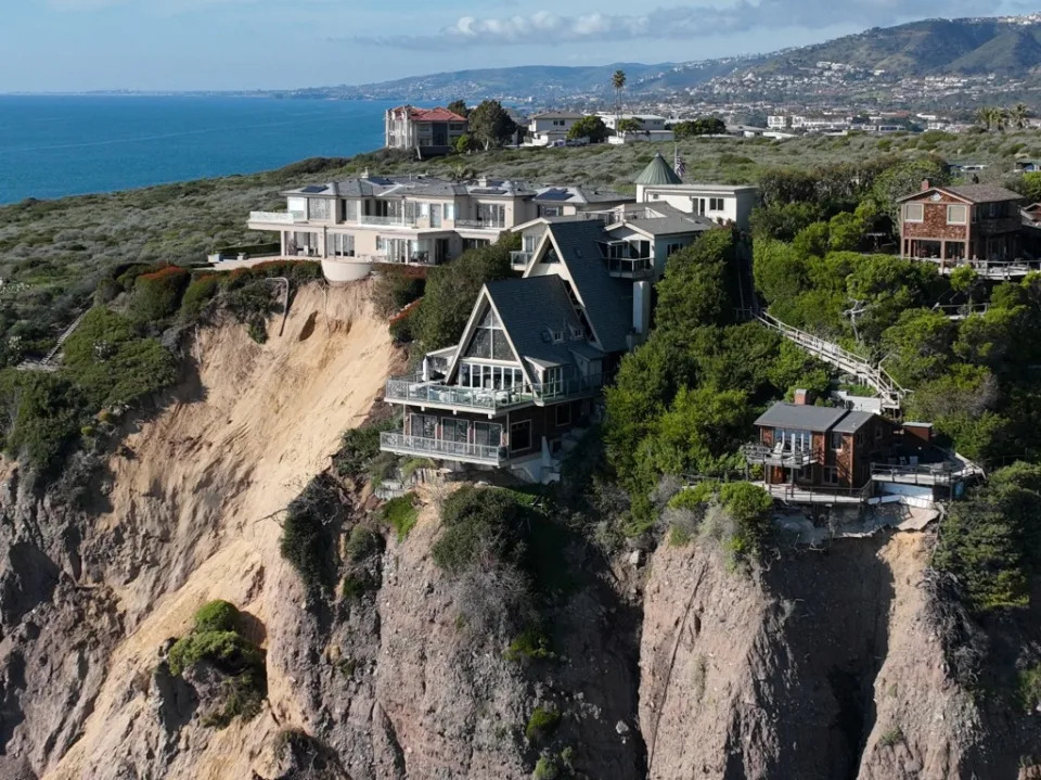 Aerial view of three large homes in Dana Point that are in danger of falling into the ocean after a cliffside gave way. Los Angeles Times via Getty Images