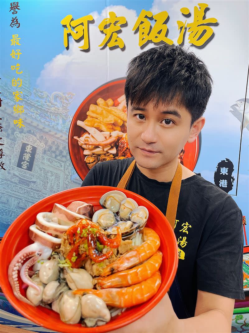 吳俊宏斜槓主廚《阿宏飯湯》開幕週年研發海鮮旗艦料理。（圖／豪記唱片提供）