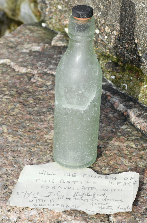 The note was written on the back of an old cake box from Cawley Bros Ltd, and was placed in a Smith’s bottle. (SWNS)