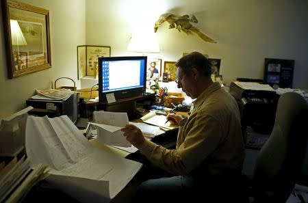 U.S. Republican presidential candidate Michael Petyo works in his home office in Hobart, Indiana, November 17, 2015. REUTERS/Jim Young