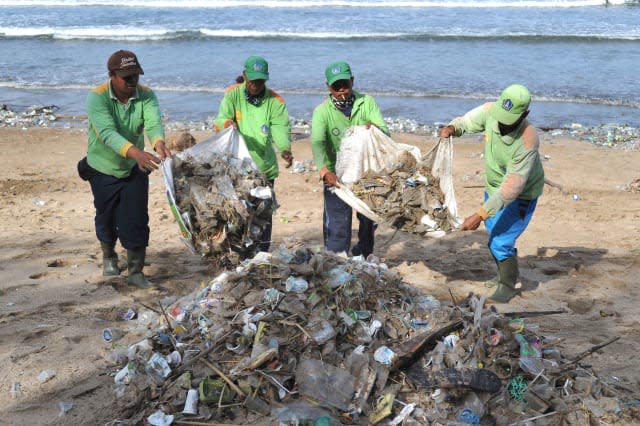 Bali declares 'rubbish emergency' as plastic waste buries beaches
