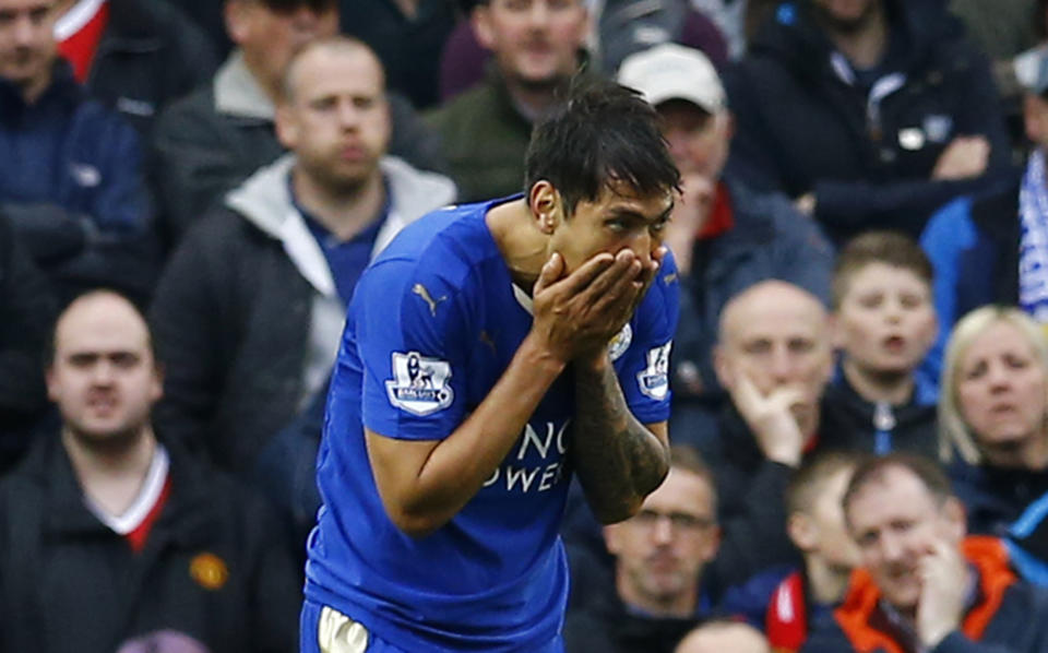 Britain Football Soccer - Manchester United v Leicester City - Barclays Premier League - Old Trafford - 1/5/16 Leicester City's Leonardo Ulloa looks dejected after a missed chance Reuters / Darren Staples Livepic EDITORIAL USE ONLY. No use with unauthorized audio, video, data, fixture lists, club/league logos or "live" services. Online in-match use limited to 45 images, no video emulation. No use in betting, games or single club/league/player publications. Please contact your account representative for further details.