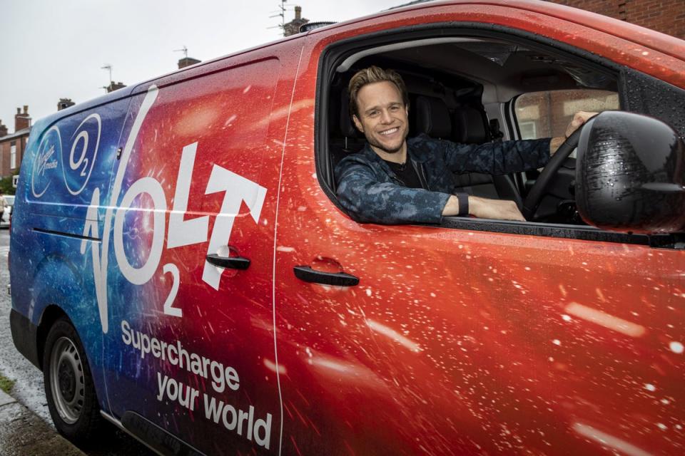 Olly Murs recently teamed up with Virgin Media O2 to surprise a Manchester family with a haul of tech goodies (Matthew Lofthouse SWNS)