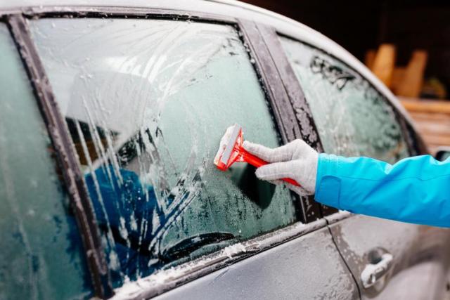 10 products to de-ice your car quickly from windscreen covers