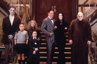 Was anderen nur einen kalten Schauer über den Rücken laufen lässt, bereitet der verrückten Addams-Family eine wahre Freude. Ihr Faible für Tod, Folter und alles Makabre ist legendär. Die skurrile Sippe hauste in einer heruntergekommenen Villa - mit einem skurrilen Mitbewohner: dem eiskalten Händchen. (Bild: ddp images)