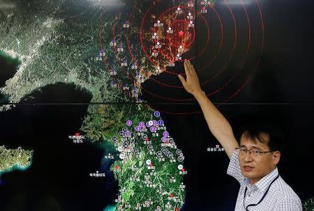 Ryoo Yong-gyu, Earthquake and Volcano Monitoring Division Director, points at where seismic waves observed in South Korea came from, during a media briefing at Korea Meteorological Administration in Seoul, South Korea, September 9, 2016. REUTERS/Kim Hong-Ji