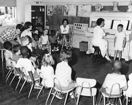 View of students and staff in a 'Project Headstart' music class, Atlanta, 1966. <span class="copyright">PhotoQuest/Getty Images</span>