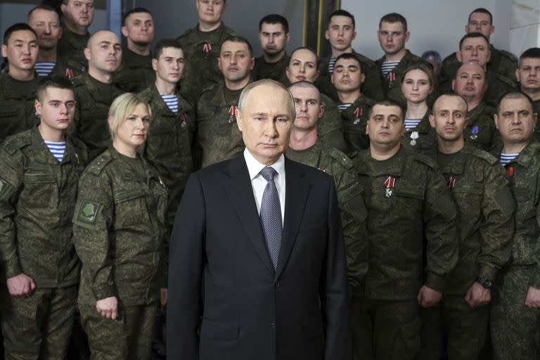 Vladimir Putin durante un mensaje de Año Nuevo en el cuartel general del Distrito Militar del Sur  