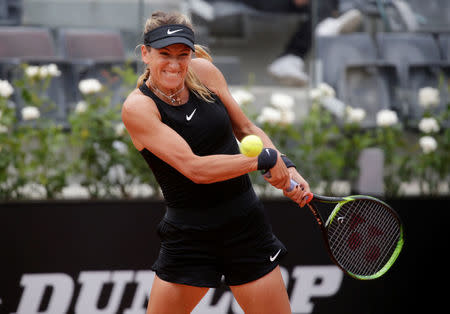 Tennis - WTA Premier 5 - Italian Open - Foro Italico, Rome, Italy - May 14, 2018 Belarus' Victoria Azarenka in action during her first round match against Japan's Naomi Osaka REUTERS/Max Rossi