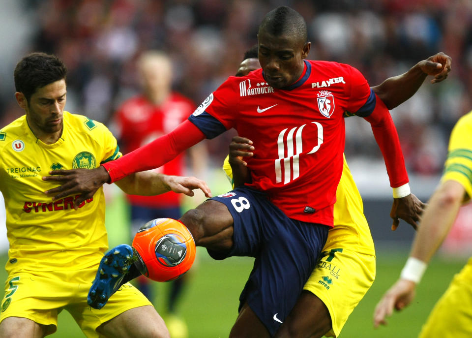 Lille's Salomon Kalou, center, controls the ball during his French League one soccer match against Nantes at the Lille Metropole stadium, in Villeneuve d'Ascq, northern France, Saturday, March. 15, 2014. (AP Photo/Michel Spingler)