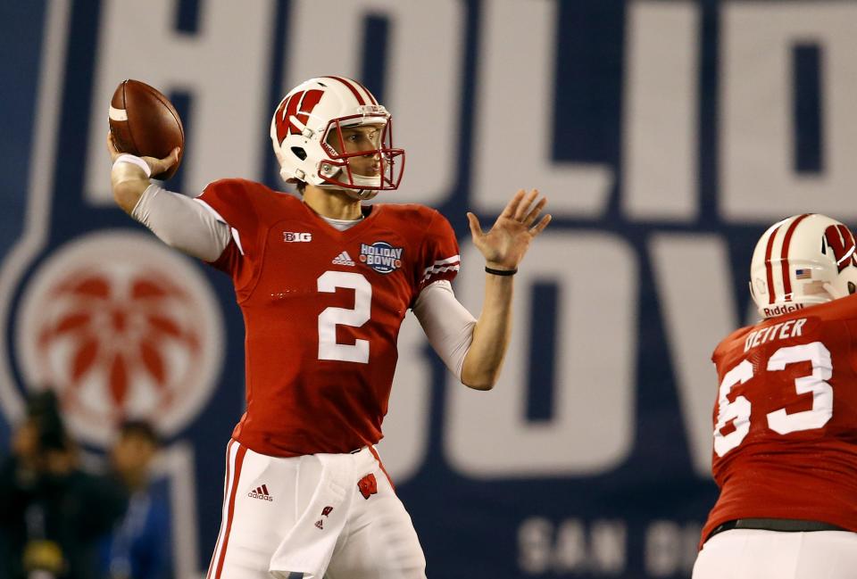 Joel Stave led the winning drive in the 2015 Holiday Bowl after suffering a broken nose.