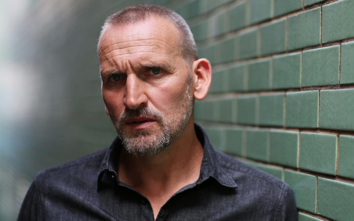 Christopher Eccleston - Clara Molden