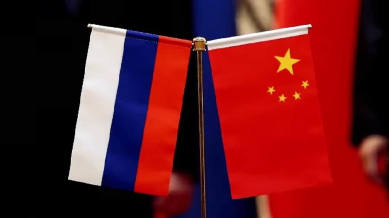 Flags of China and Russia. Photo: Getty Images