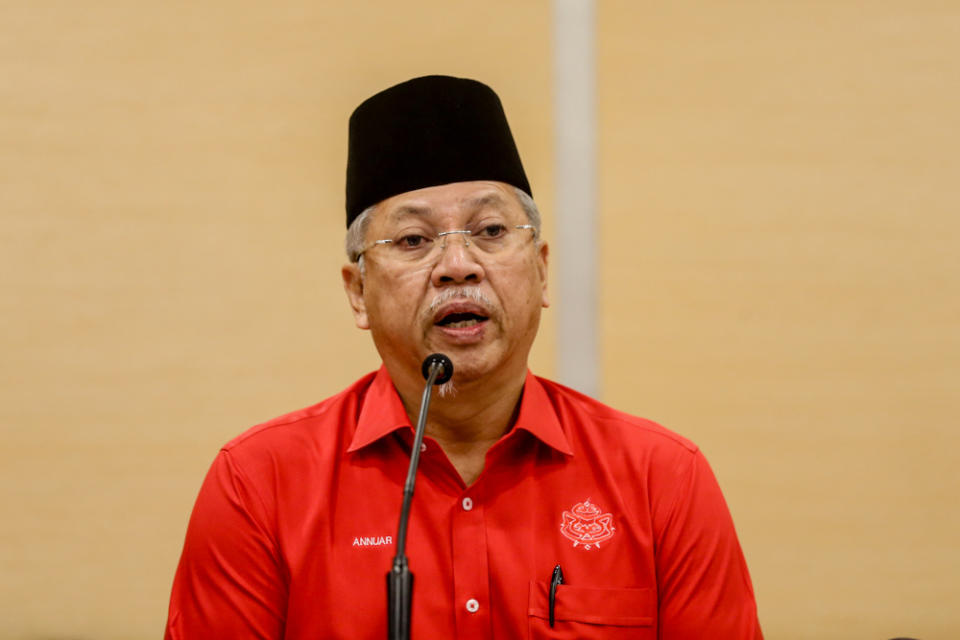 Umno secretary-general Tan Sri Annuar Musa says the party wholeheartedly agreed based on convention and consensus that the president of Umno is also the chairman of Barisan Nasional. — Picture by Firdaus Latif