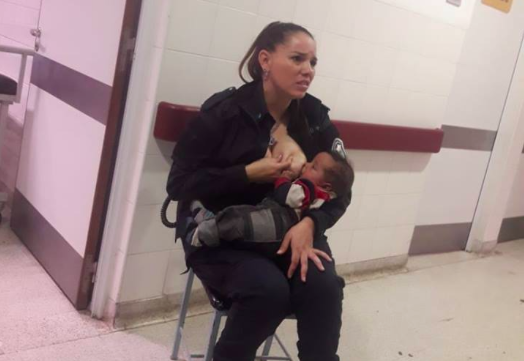 Buenos Aires police officer Celeste Ayala pictured breastfeeding a stranger's neglected baby. Source: Facebook/Marcos Heredia