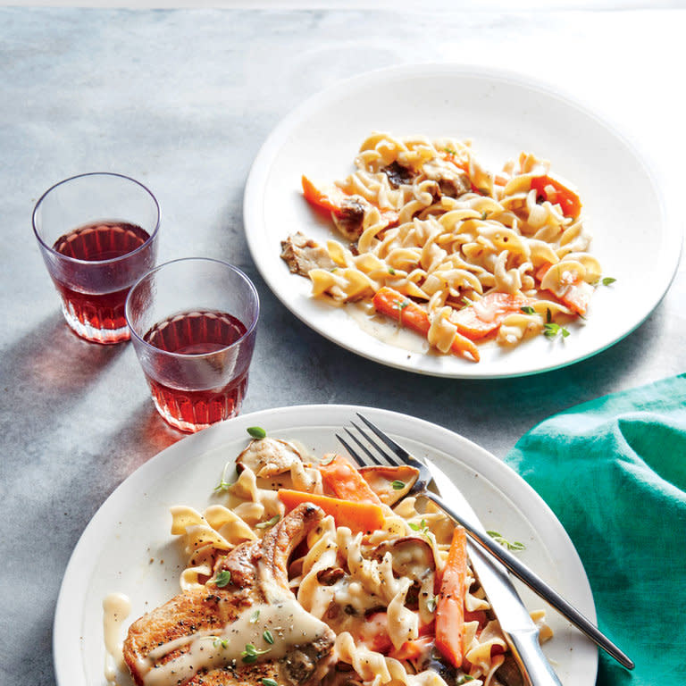 Slow Cooker Pork Chops with Mushrooms and Carrots