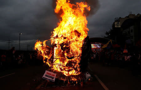 Activists burn an effigy of President Rodrigo Duterte while he delivers his State of the Nation address at the House of Representatives in Quezon city, Metro Manila, in Philippines July 23, 2018. REUTERS/Erik De Castro