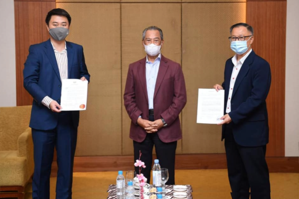 Prime Minister Tan Sri Muhyiddin Yassin with Julau MP Larry Sng and Tebrau MP Steven Choong, who confirmed their defection from PKR. — Picture courtesy of Facebook/Muhyiddin Yassin