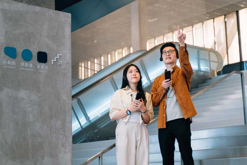 臺北表演藝術中心推出專家級語音導覽陪伴民眾輕鬆遊遍每個角落。（北藝中心提供）