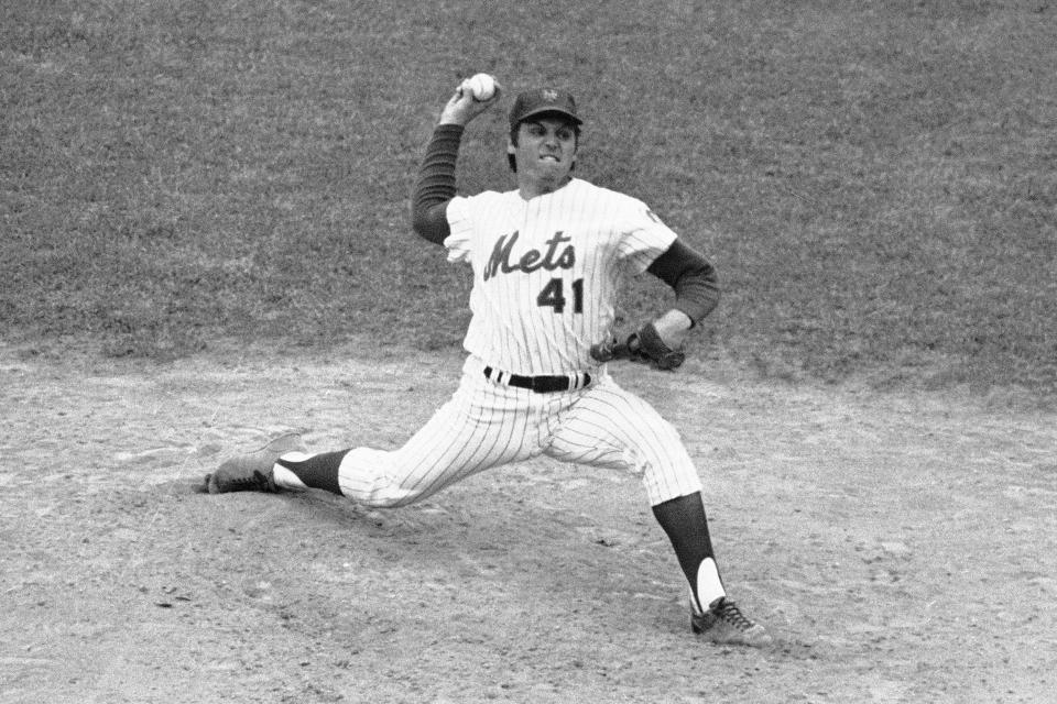 FILE - New York Mets Tom Seaver throws against the Pittsburgh Pirates, enroute to setting a Major League record of eight consecutive seasons of 200 or more strikeouts, at New York's Shea Stadium, in this Sept. 1, 1975, file photo. (AP Photo/Harry Harris, File)