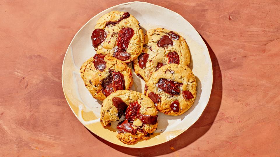 Chewy Date and Dark Chocolate Cookies