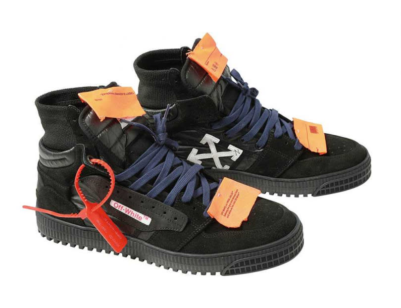 Off-White OFF COURT運動鞋／19,000元。（圖／戴世平攝）