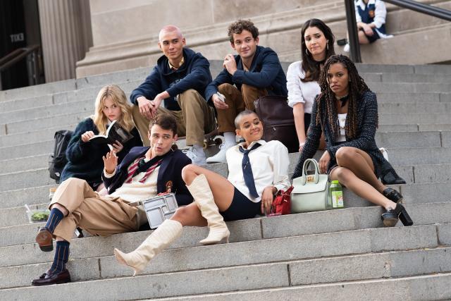 Gossip Girl is Coming in July, and Cosmo Locked Down The Cast's First Cover  - Go Fug Yourself - Gossip Girl is Coming in July, and Cosmo Locked Down  The Cast's First