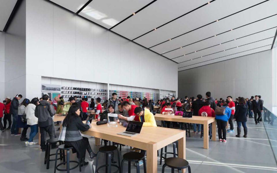 Apple store Foster and Partners interior1