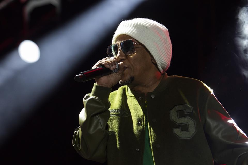 El rapero puertorriqueño Tego Calderón durante su concierto en el Coca-Cola Flow Fest de la Ciudad de México el domingo 26 de noviembre de 2023. (Foto AP/Alejandro Godínez)