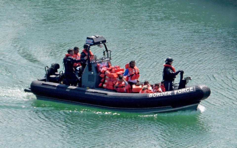 Migrants being accompanied by border force - STEVE FINN PHOTOGRAPHY