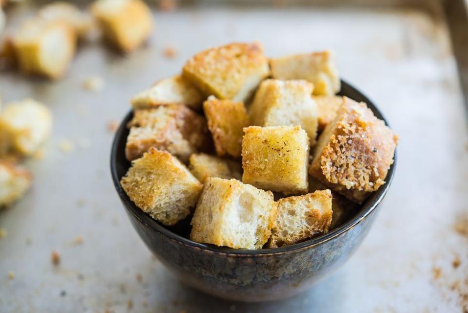 1) Croutons