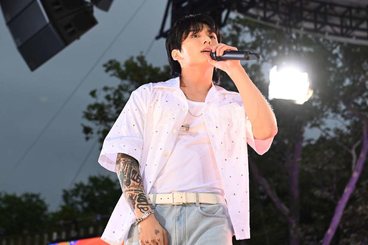 BTS's Jungkook Makes Solo Debut on 'Good Morning America' Summer Concert  Series: WATCH